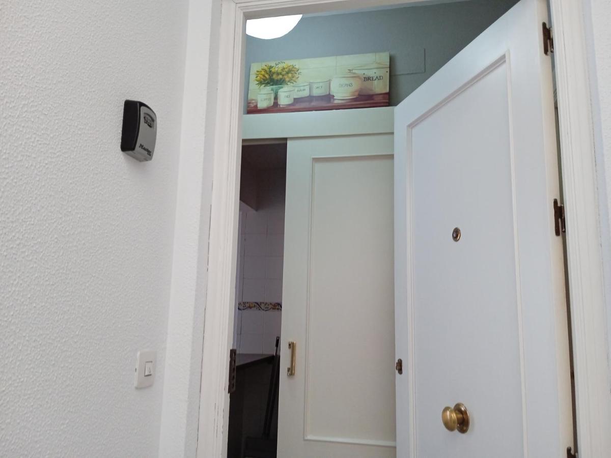Apartamento Casco Antiguo Exterior Unico En Segunda Planta En Un Edificio De De Dos Plantas セビリア エクステリア 写真