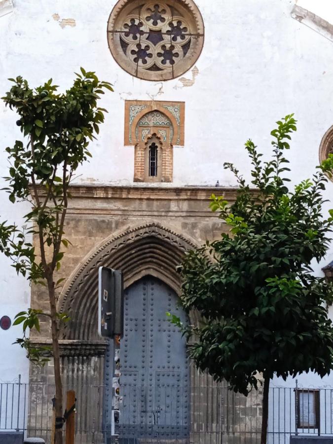 Apartamento Casco Antiguo Exterior Unico En Segunda Planta En Un Edificio De De Dos Plantas セビリア エクステリア 写真
