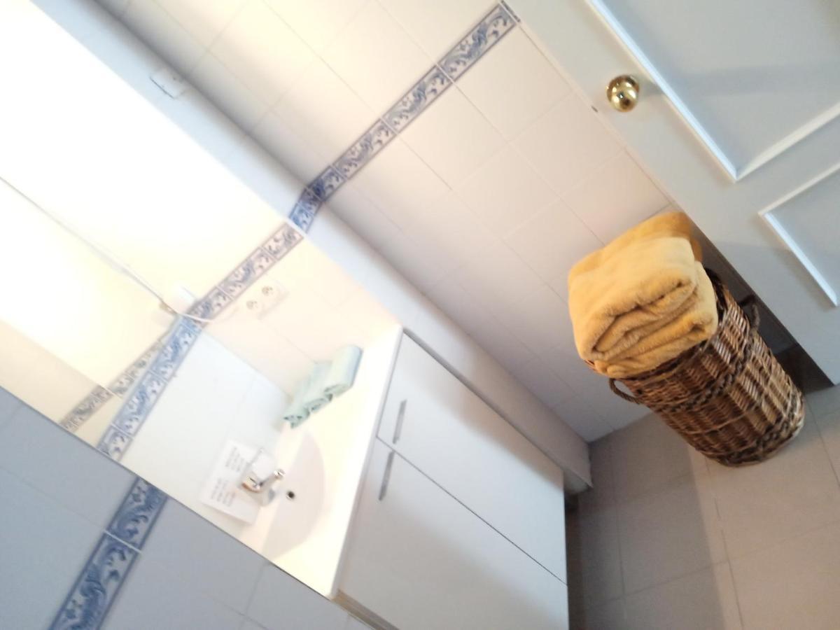 Apartamento Casco Antiguo Exterior Unico En Segunda Planta En Un Edificio De De Dos Plantas セビリア エクステリア 写真