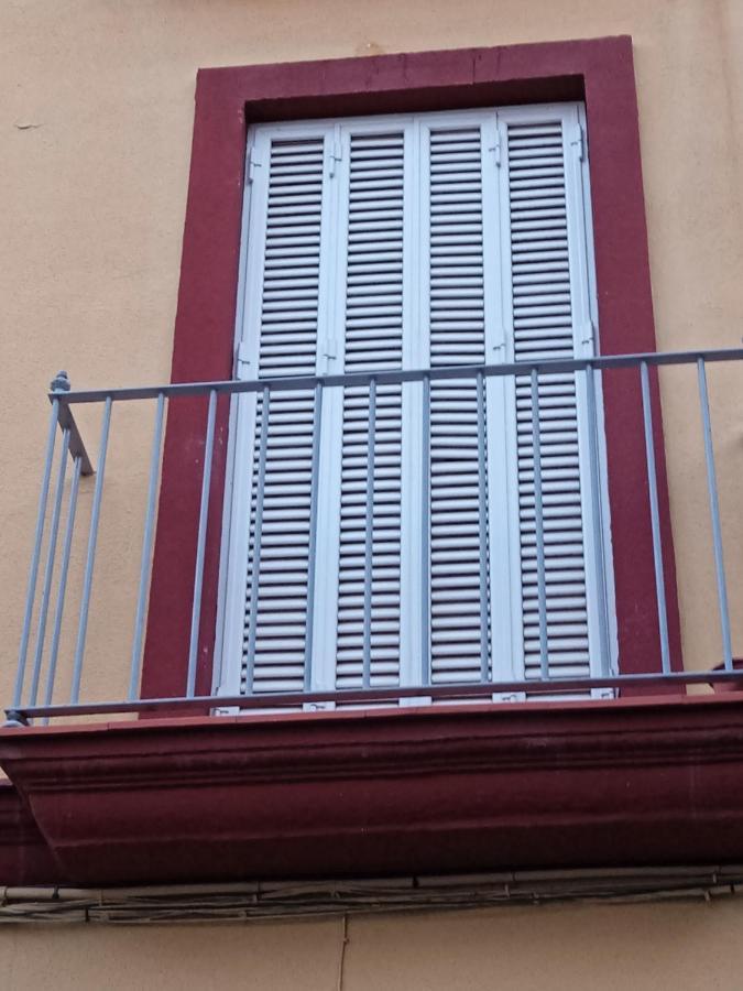 Apartamento Casco Antiguo Exterior Unico En Segunda Planta En Un Edificio De De Dos Plantas セビリア エクステリア 写真